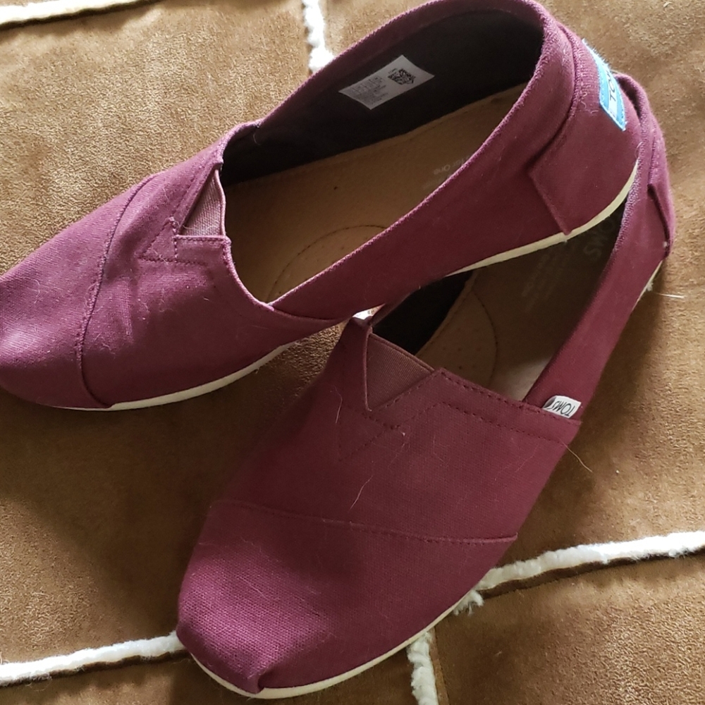 Maroon Classic Toms, Men’s 10 (Women’s 11.5), NWT